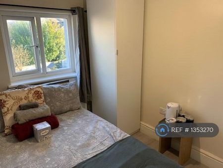 1 bedroom in a house share to rent - Photo 5