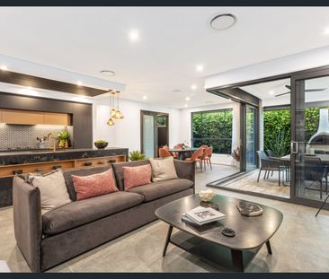 Stylish & Fully Furnished Ex-Display Home - Photo 1