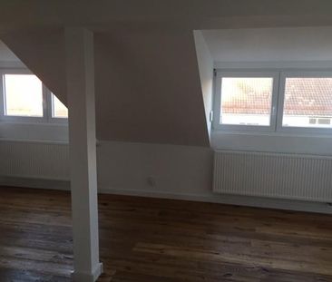 Neuwertige 3-Zimmer-DG-Wohnung mit Loggia und KFZ-Stellplatz | Nbg-... - Photo 1