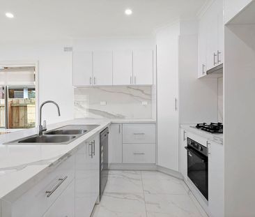 SPACIOUS 3 BEDROOM FAMILY HOME IN GREAT LOCATION - Photo 4