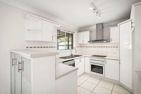 Beautifully Presented Home on Thomas Street! - Photo 3