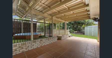 Spacious Home with Multiple Living Spaces & Outdoor Spa - Photo 4