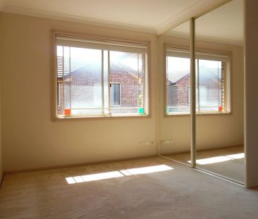 Modern Split Level Townhouse In Kogarah - Photo 2