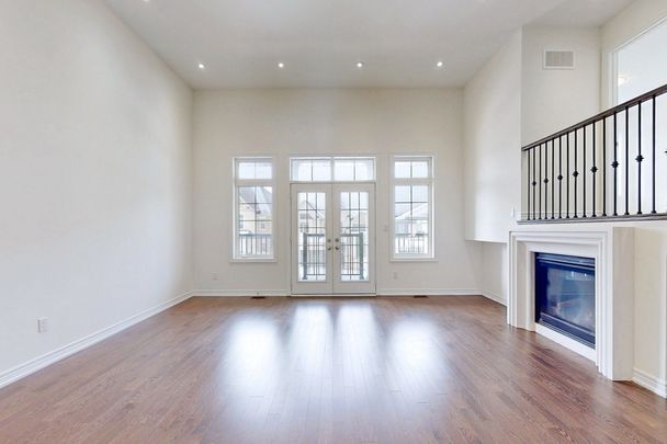 For Lease - 23 Forest Edge Crescent, East Gwillimbury, Ontario - Photo 1