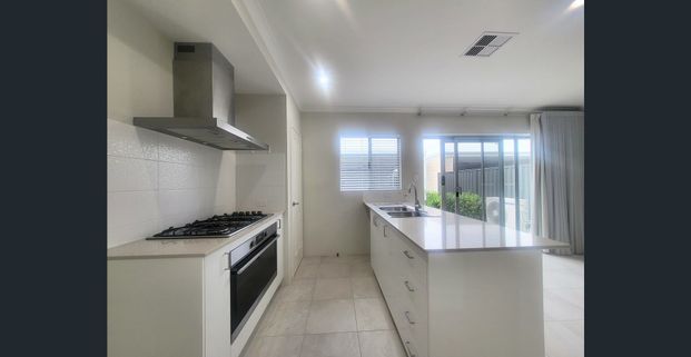 Modern family home - Photo 1