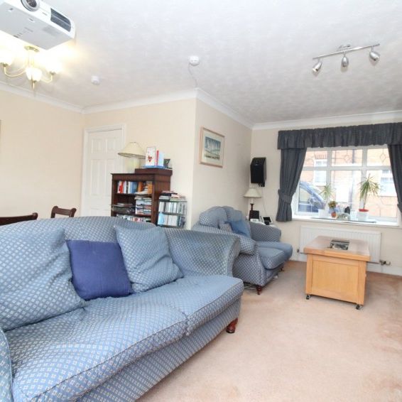 Edmonds Drive, Stevenage, Hertfordshire - Photo 1