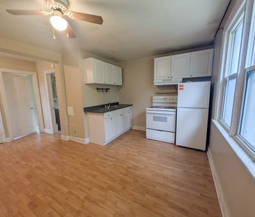 All Inclusive 2 Bedroom Upper Unit in St. Catharines!! - Photo 3