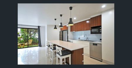 Location Living At It's Best - Partially Furnished or Unfurnished - Photo 4