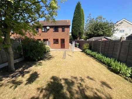 2 bedroom semi-detached house to rent - Photo 3