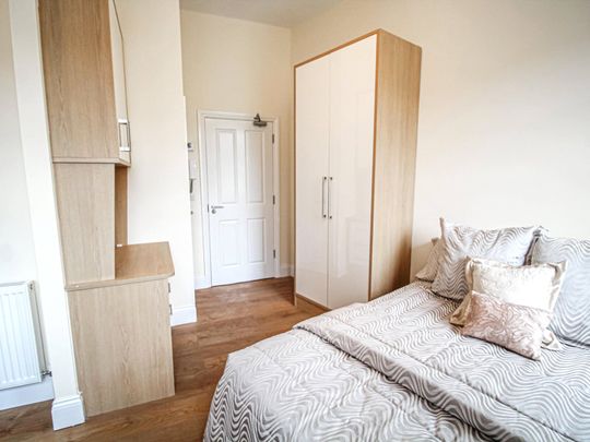 Apt 17, Fairbairn Residence - Photo 1