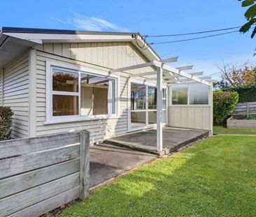 Sunny home close to Coastal Walkway and CBD - Photo 3