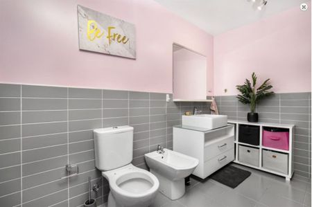 Beach Road Stunner! - Photo 4