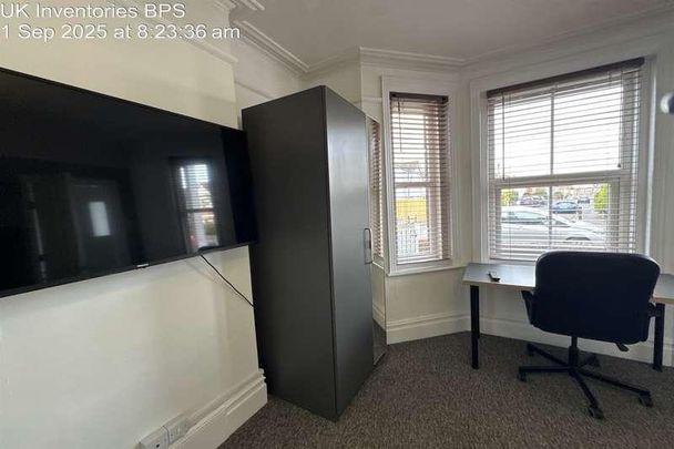 Bedroom Detached House In Winton, BH9 - Photo 1