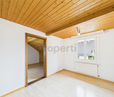 Heimelige Dachwohnung mit neuer Küche und neuem Bad - Photo 2