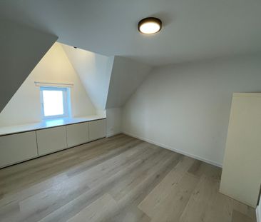 Exclusief één slaapkamer DAK-APPARTEMENT met ruim terras en openluc... - Photo 1