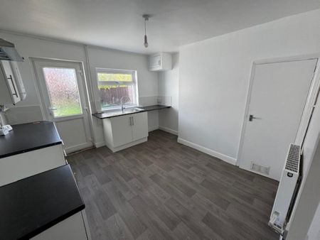 2 bedroom terraced house to rent - Photo 4