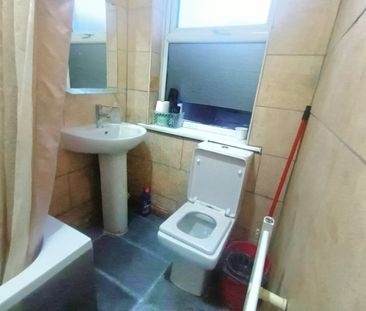 Room in a Shared House, Oaklands Park Avenue, IG1 - Photo 3