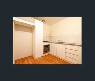 Convenient Bentley Villa - Photo 4