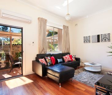Character filled one-Bedroom apartment in a prime location - Photo 1