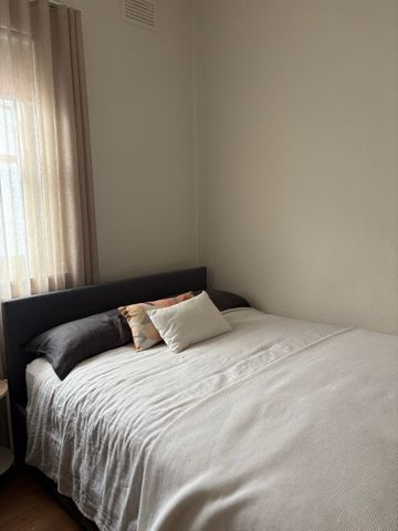 St Kilda West - Photo 2