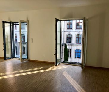 Helle 3-Raum-Wohnung mit Einbauküche und 2 Balkonen - Photo 1