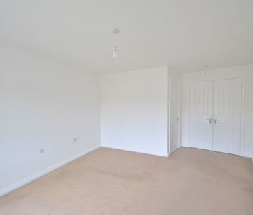 3 bedroom mid terraced house to rent, - Photo 4