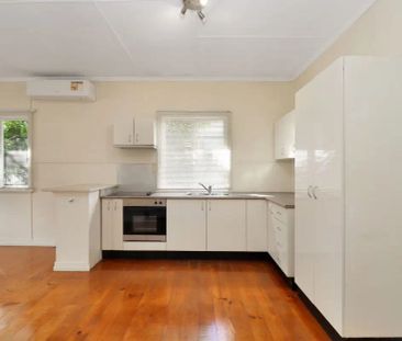 “Pretty on Park St...” - Photo 5