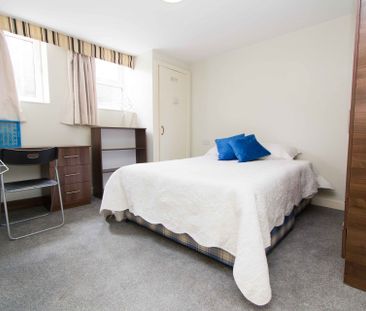 Flat 1, 32 BRUDENELL AVENUE Leeds - LS6 1HD - Photo 3