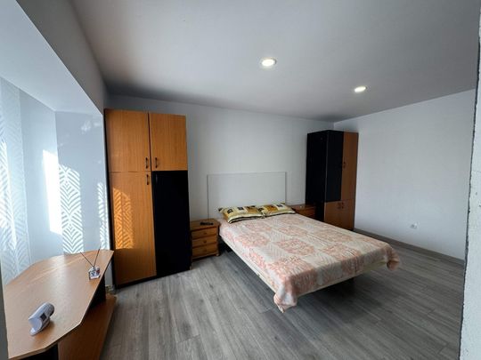 1 cam, etaj 1, 27 mp, renovata, C.T. proprie, mobilata,utilata, Cuza V - Fotografie 1
