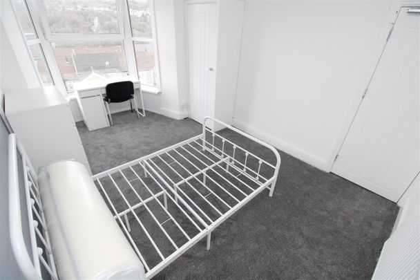 House - Terraced For Rent Laura Street, Pontypridd - Photo 1