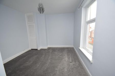 2 bedroom end of terrace house to rent - Photo 4