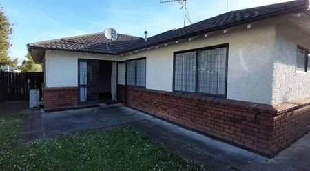 Charming 2BR Home with Modern Comforts - Photo 5