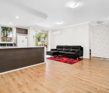 MASSIVE GROUND FLOOR 3BEDROOM PLUS STUDY PLUS 2 CAR - Photo 1