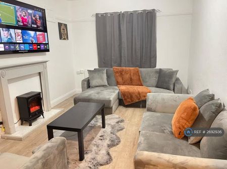 1 bedroom in a house share to rent - Photo 4