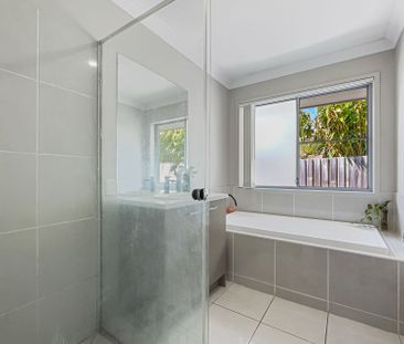 8 Feathertail Place, Peregian Springs. - Photo 2