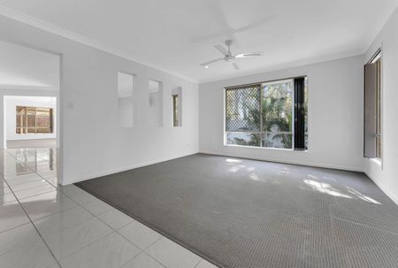 Spacious Family Home in a perfect Location - Great for Comfortable Living! - Photo 2