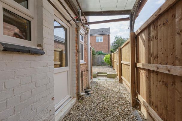 2 bedroom terraced house to rent - Photo 1