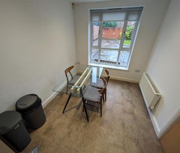 4 bedroom private hall to rent - Photo 3