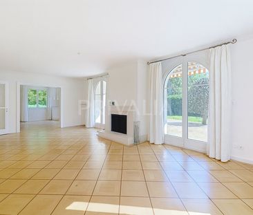 Charming detached villa with pool in a quiet and green environment - Photo 3