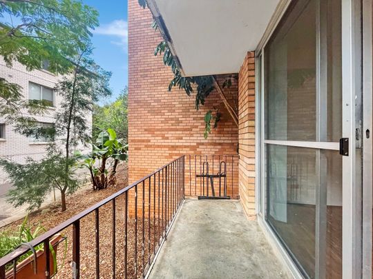 Conveniently Located Modern Apartment - Photo 1