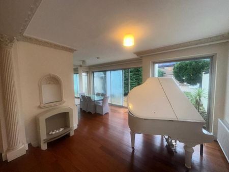 4 bedroom detached house to rent - Photo 2