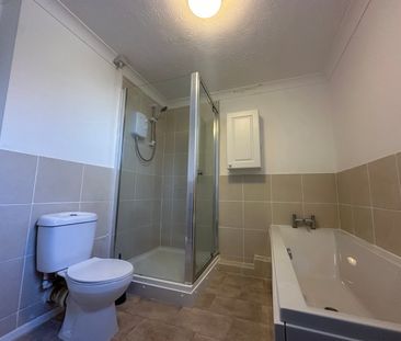 2 bedroom apartment to rent Cardinal Court, Grand Avenue, Worthing,... - Photo 3