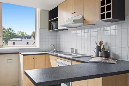 Boutique Fully Furnished One-Bedroom Apartment - Photo 5