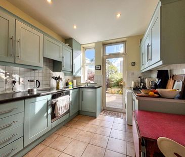 SHORT LET ONLY – Ballynoe Grove, Bray, Co. Wicklow - Photo 6
