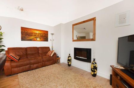 2 bedroom penthouse to rent - Photo 3