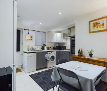 2 bedroom semi-detached house to rent - Photo 3