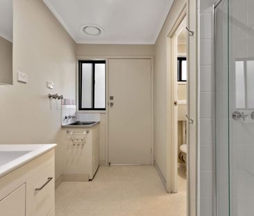 Quiet Court Location with Easy Low-Maintenance Living - Photo 5