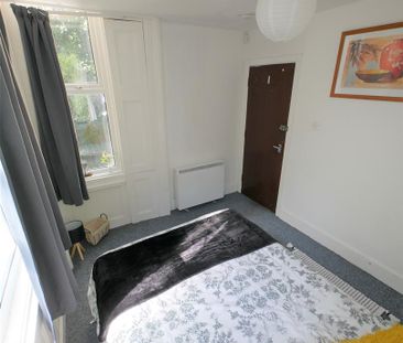 The Mount, Bournemouth, BH! - Photo 2