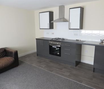 2 bedroom Flat To Let - Photo 6