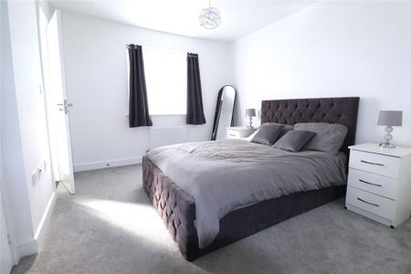 2 bedroom end of terrace house to rent - Photo 2